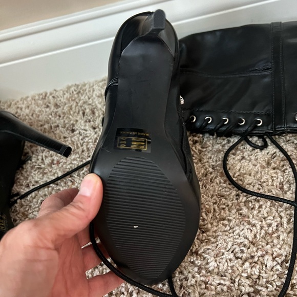 Adorable Lace-Up High Heeled Black Boots! - Picture 4 of 4